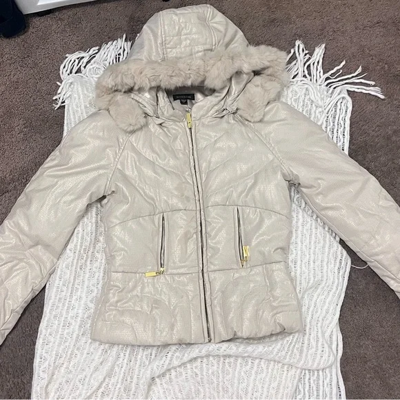 bebe | Jackets & Coats | Bebe White Puffy Zipup Jacket With White